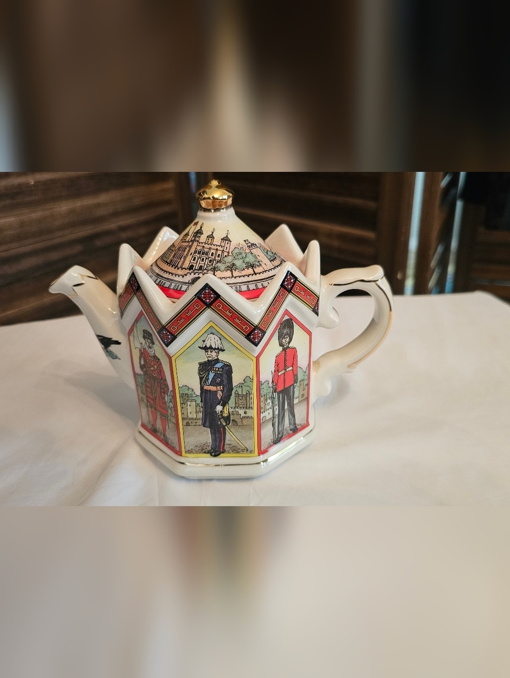 Vintage 80s James Sadler Tower of London Teapot Personnel of the Tower - Picture 4 of 13